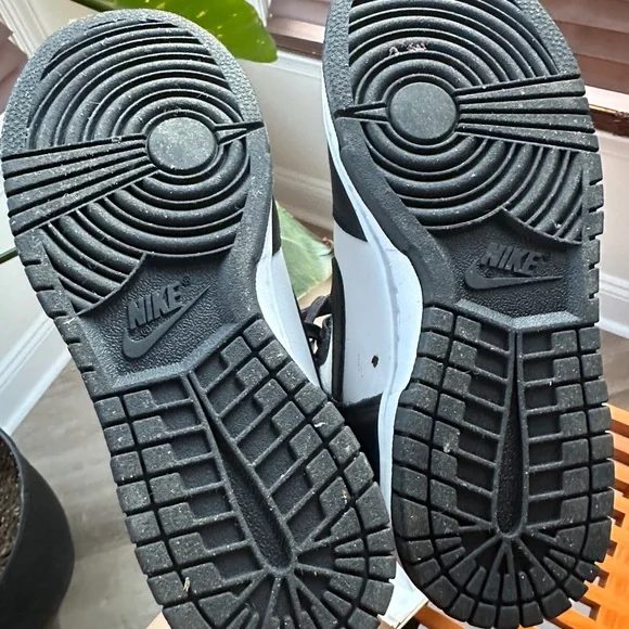 Nike women’s 6 dunk high Black and White Sneakers Trainers - Picture 5 of 9